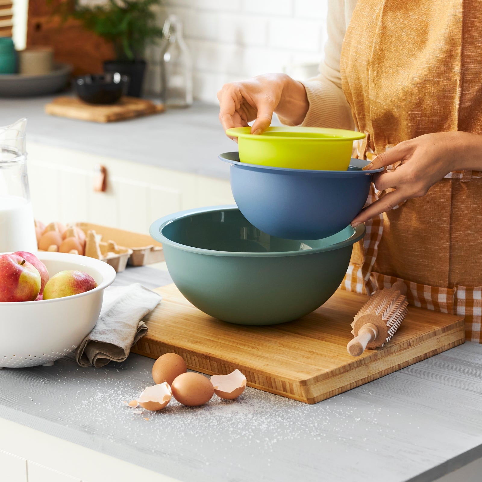 Set 3 Ciotole Caruba Rotho con Coperchio, Insalatiere Impilabili per Cucina e Picnic | Rotho