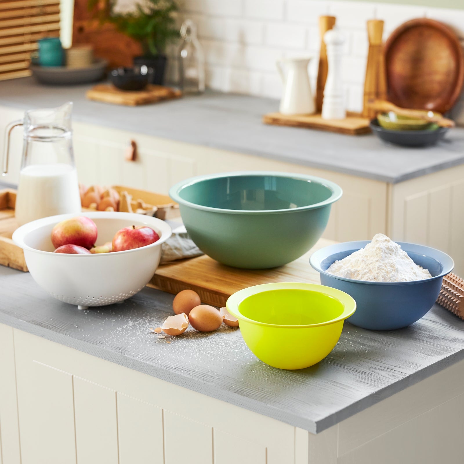 Set 3 Ciotole Caruba Rotho con Coperchio, Insalatiere Impilabili per Cucina e Picnic | Rotho