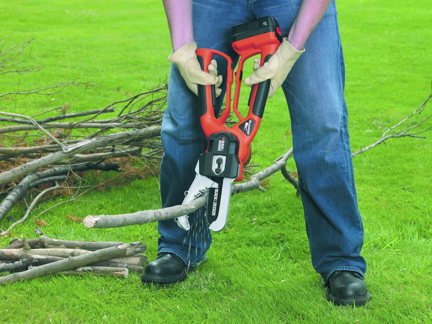 Elettrosega Seghetto a batteria Alligator 18V, con barra da 10cm Black & Decker