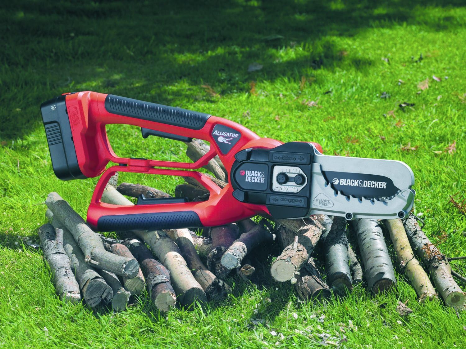 Elettrosega Seghetto a batteria Alligator 18V, con barra da 10cm Black & Decker
