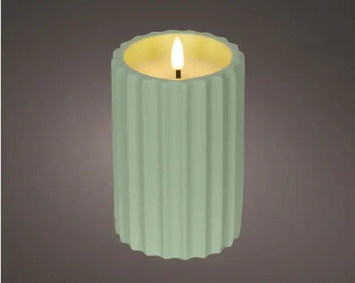 Candela LED Cilindrica Kaemingk Verde Rigata 14 cm, Candela in Cera a Batteria Luce Calda | Kaemingk