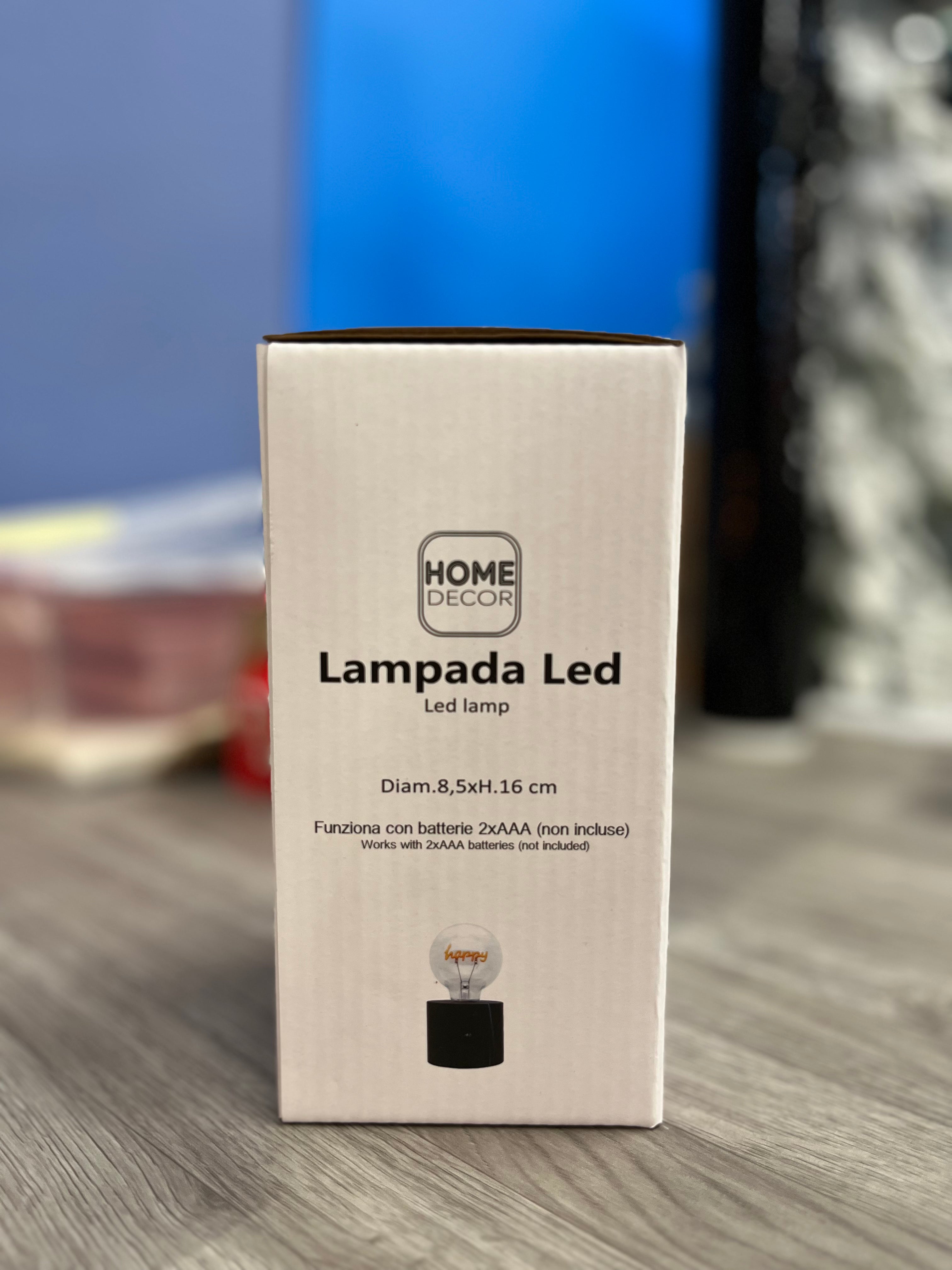 Lampada a led da tavolo con base in cemento 