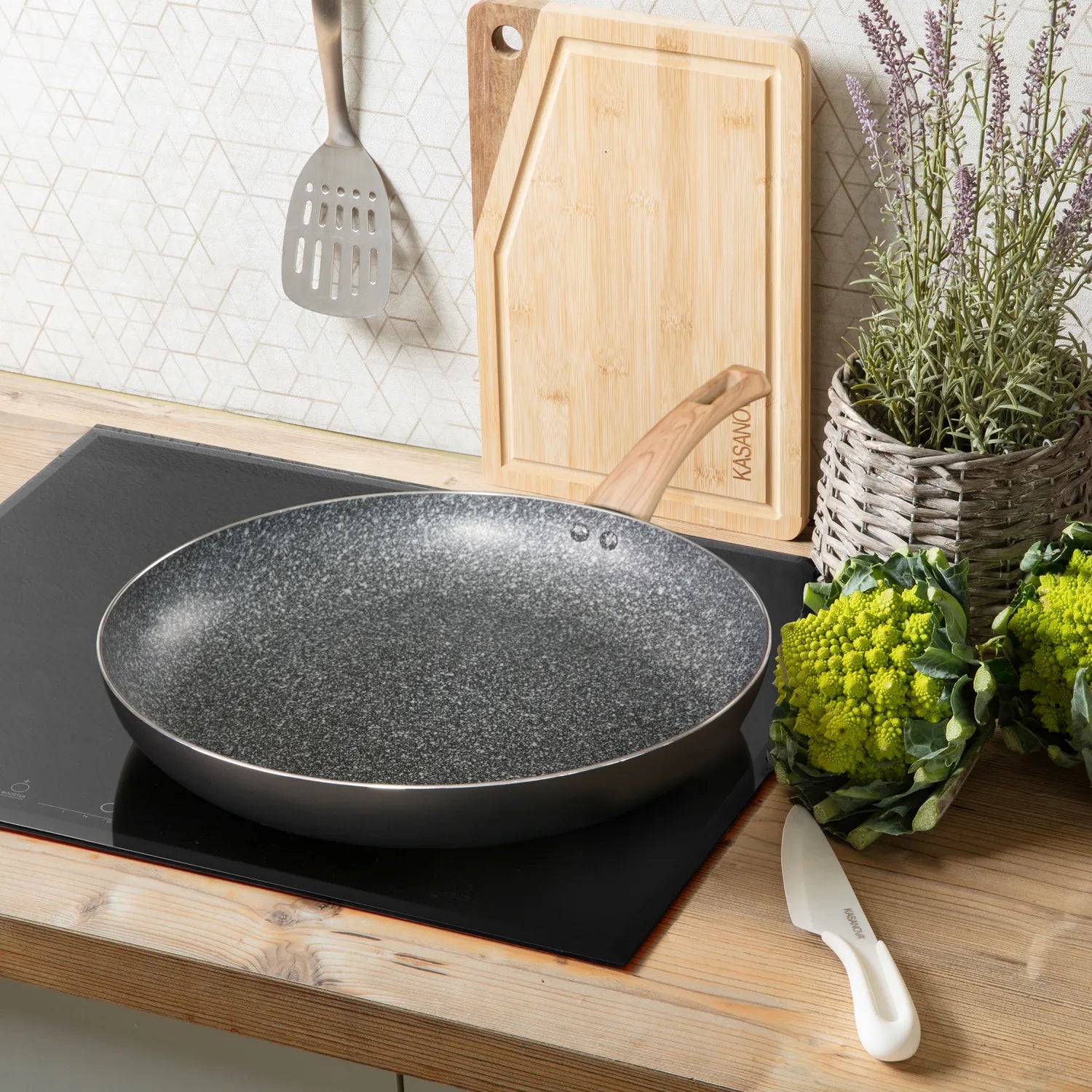 Padella Antiaderente BLACK STONE Diametro 32 cm con Rivestimento a Effetto Pietra, Idee Regalo | Kasanova