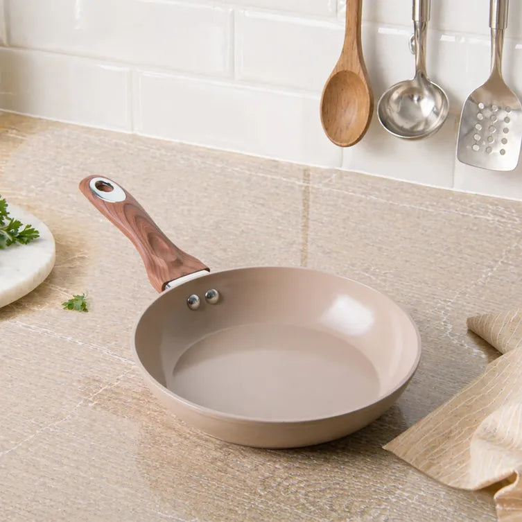 Padella 20 cm antiaderente in ceramica taupe linea new ceramic Kasanova