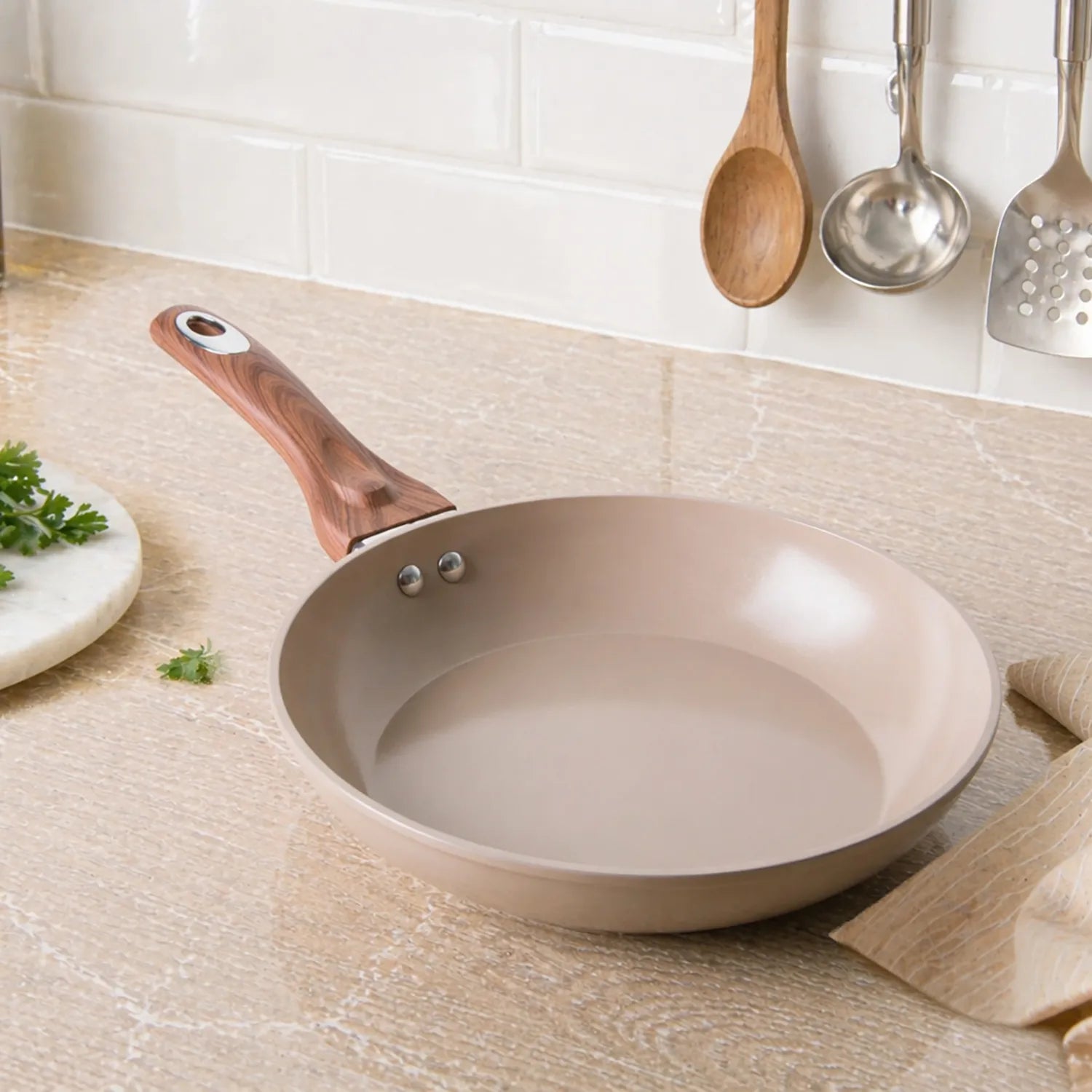 Padella 24 cm antiaderente in ceramica taupe linea new ceramic Kasanova