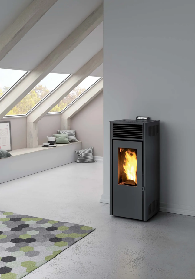 Stufa a pellet ventilata 9,5 kW 5 stelle 