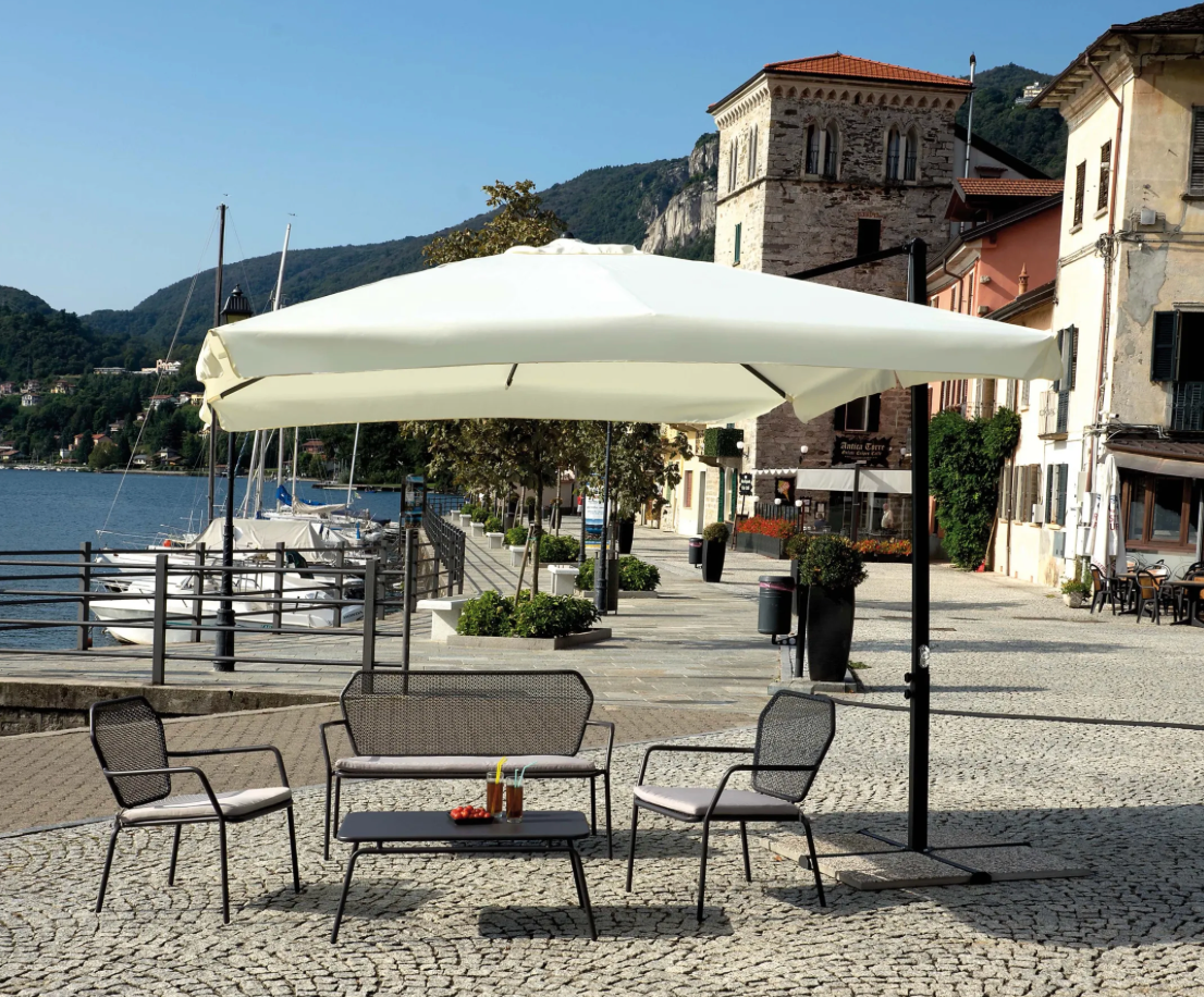Ombrellone da giardino 3x3 mt con palo laterale struttura antracite e telo ecru Kaemingk