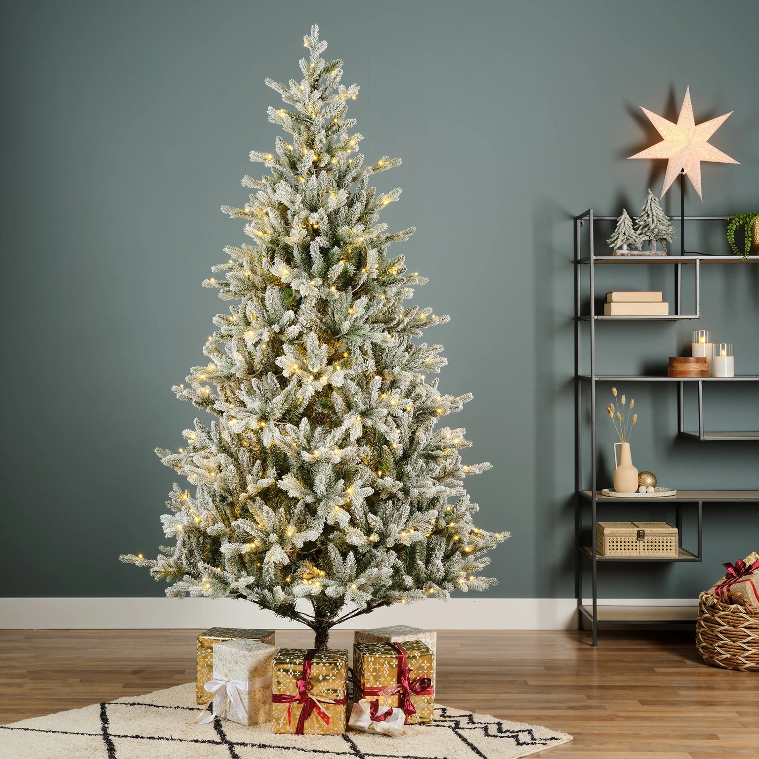 Albero di Natale Artificiale ALLISON LED H.210 cm Innevato 430 Luci LED Integrate Diametro 127 cm | Kaemingk