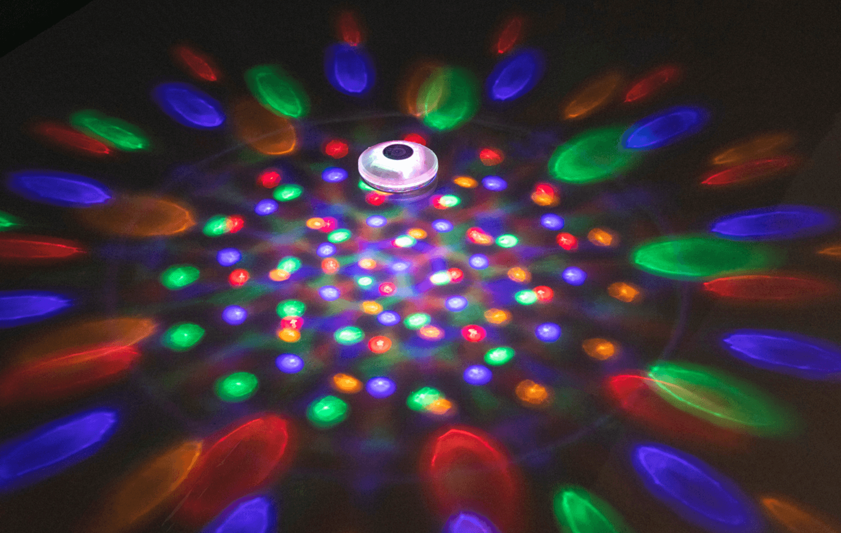 Luce led galleggiante 4 colori a batterie (3x AA) Bestway - Brico Sapiens - L' evoluzione del fai da te