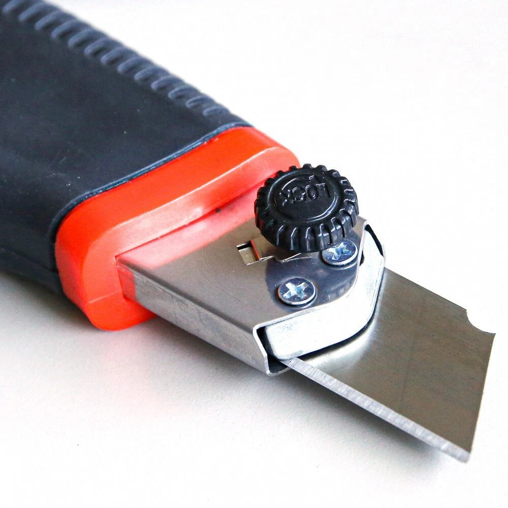 Cutter professionale con sistema di bloccaggio automatico e lama da 25 mm VALEX